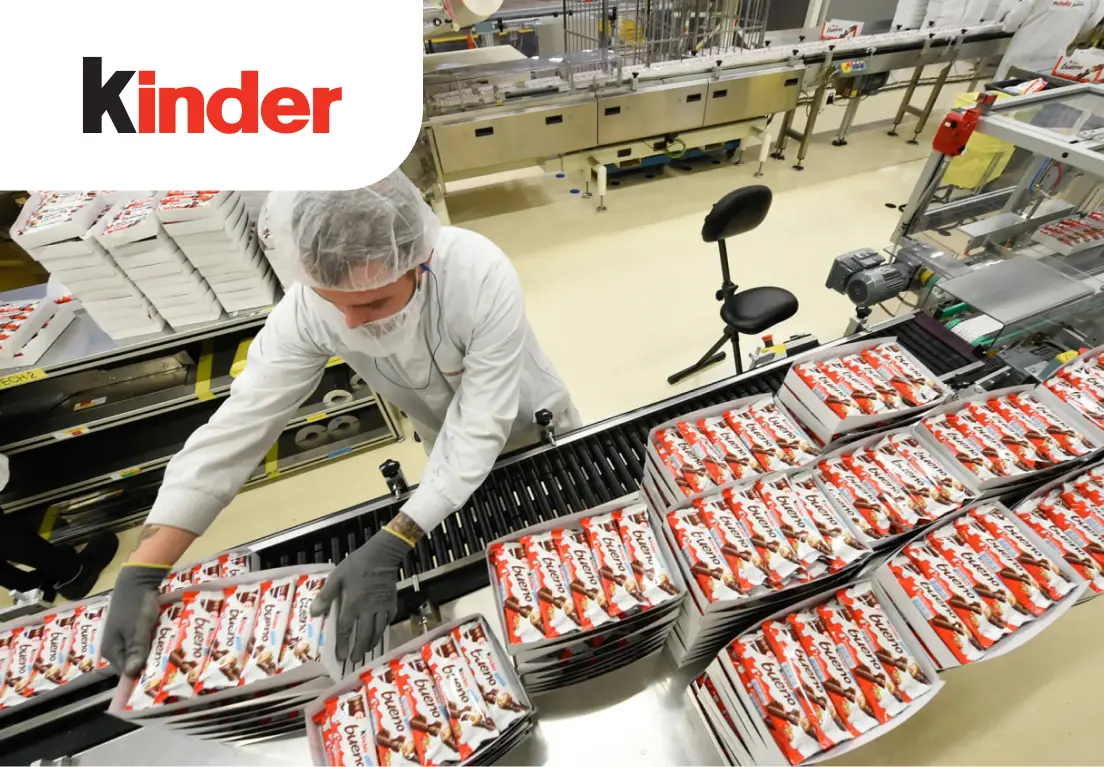 Работник склада сладостей KINDER