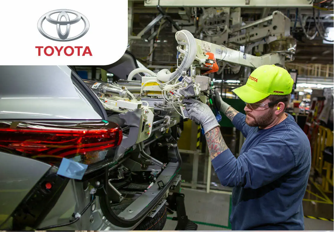 Рабочий на автомобильный завод TOYOTA