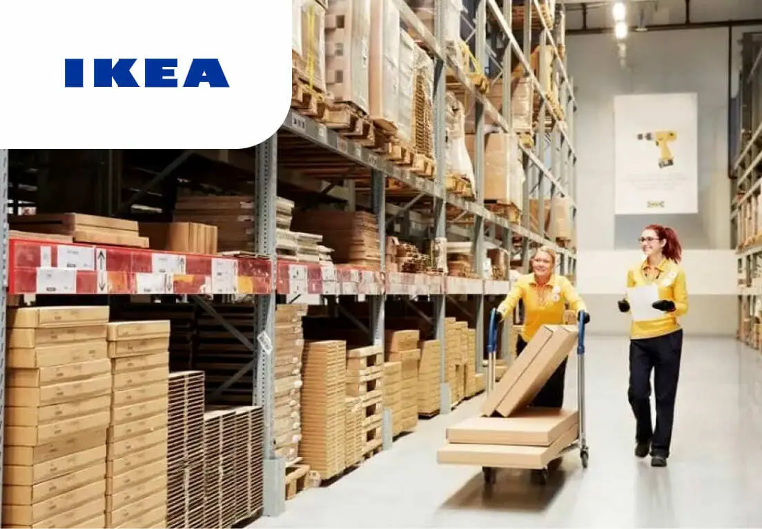 Работник склада IKEA в Литве