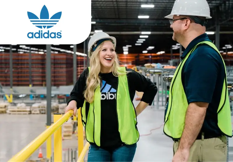 Работник склада товаров ADIDAS