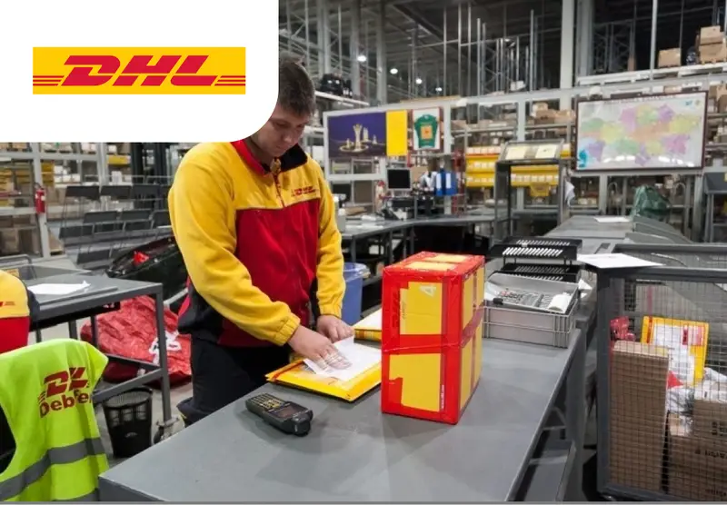 Работник на склад игрушек DHL Smyk