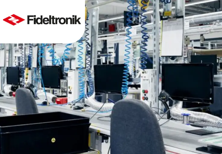 Работник на производстве пластмассовых изделий FIDELTRONIK