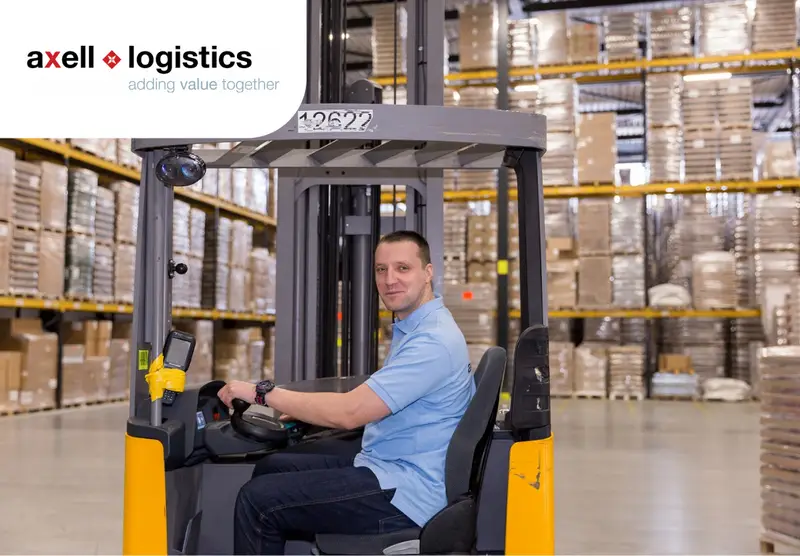 Комплектация товара на складе Axell Logistics