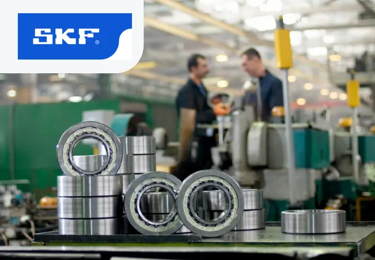 Работник на производстве подшипников SKF Polska