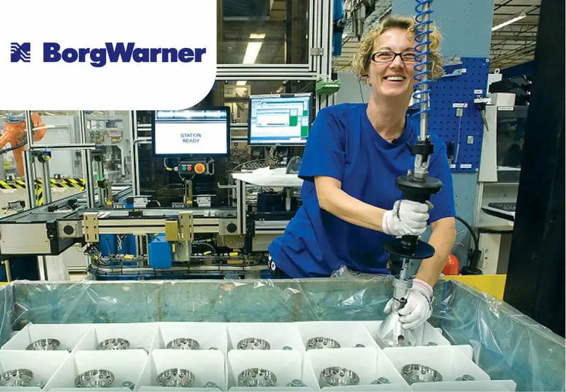 Работник на предприятии BorgWarner
