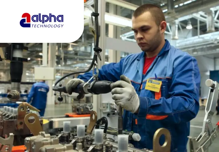 Работник производства Alpha Technology
