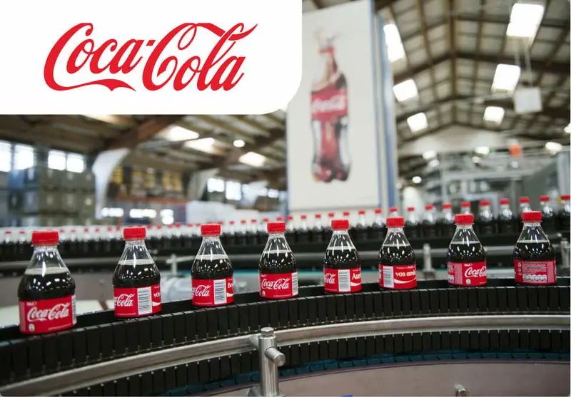 Работник завода Coca-Cola