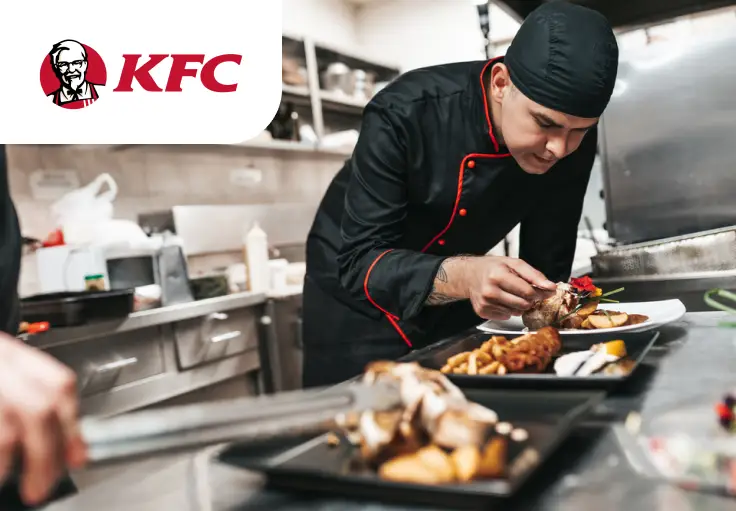Работник кухни KFC