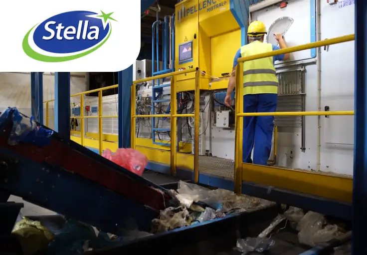 Работник производства мусорных мешков STELLA PACK