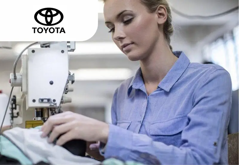 Швея на производстве автомобильных сидений TOYOTA