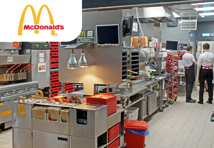 Работник кухни в McDonald's — фото 1