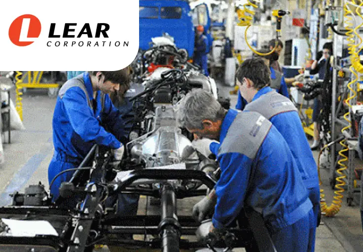 Работник предприятия Lear