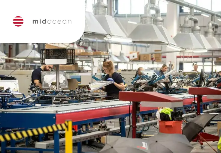 Упаковщик рекламной продукции компании Mid Ocean