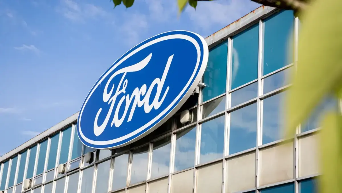 Работник на производство пластиковых деталей для автомобилей FORD — фото 4