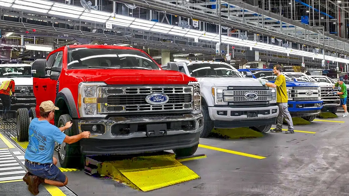 Работник на производство пластиковых деталей для автомобилей FORD — фото 2