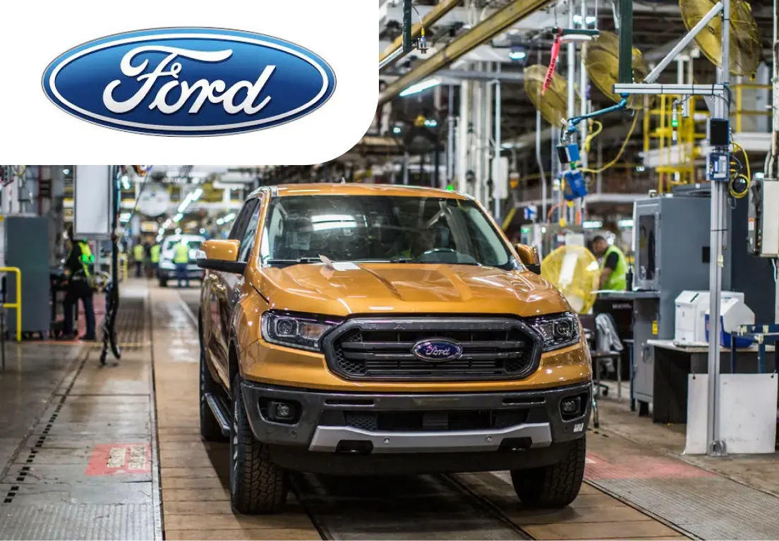 Работник на производство пластиковых деталей для автомобилей FORD