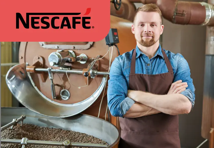 Работник на фабрике растворимого кофе Nescafe