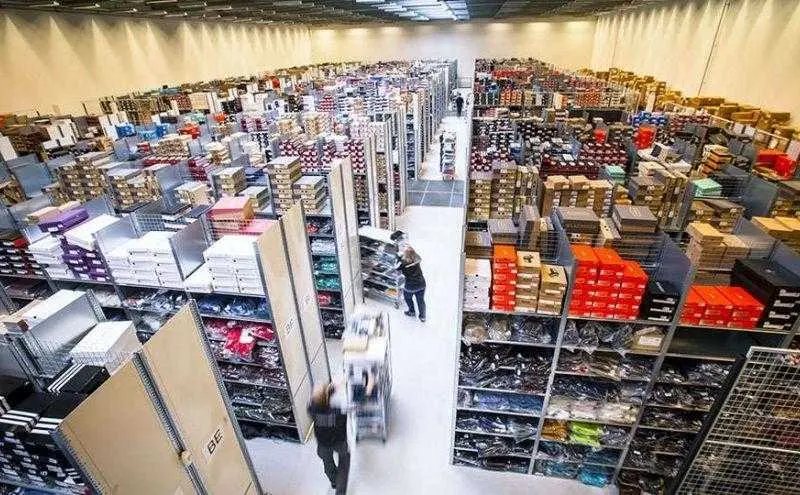Работник на склад новой брендовой одежды H&M — фото 2